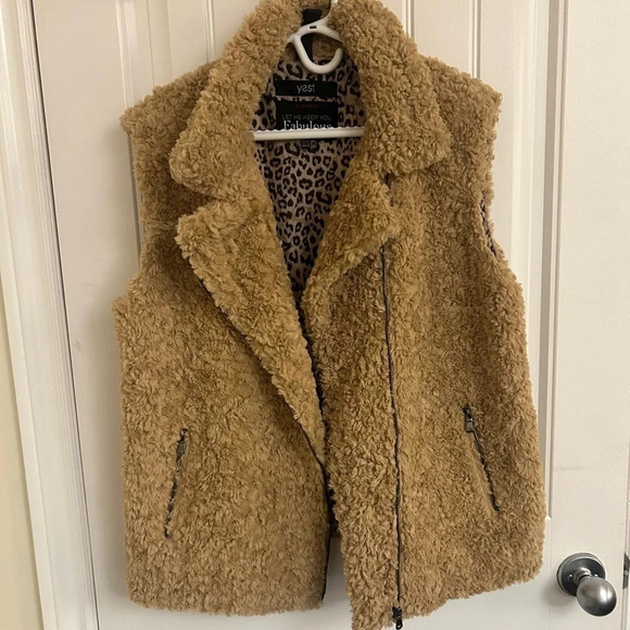 YEST beautiful mint condition Sherpa shearling teddy moto vest  size 10 - Picture 4 of 10